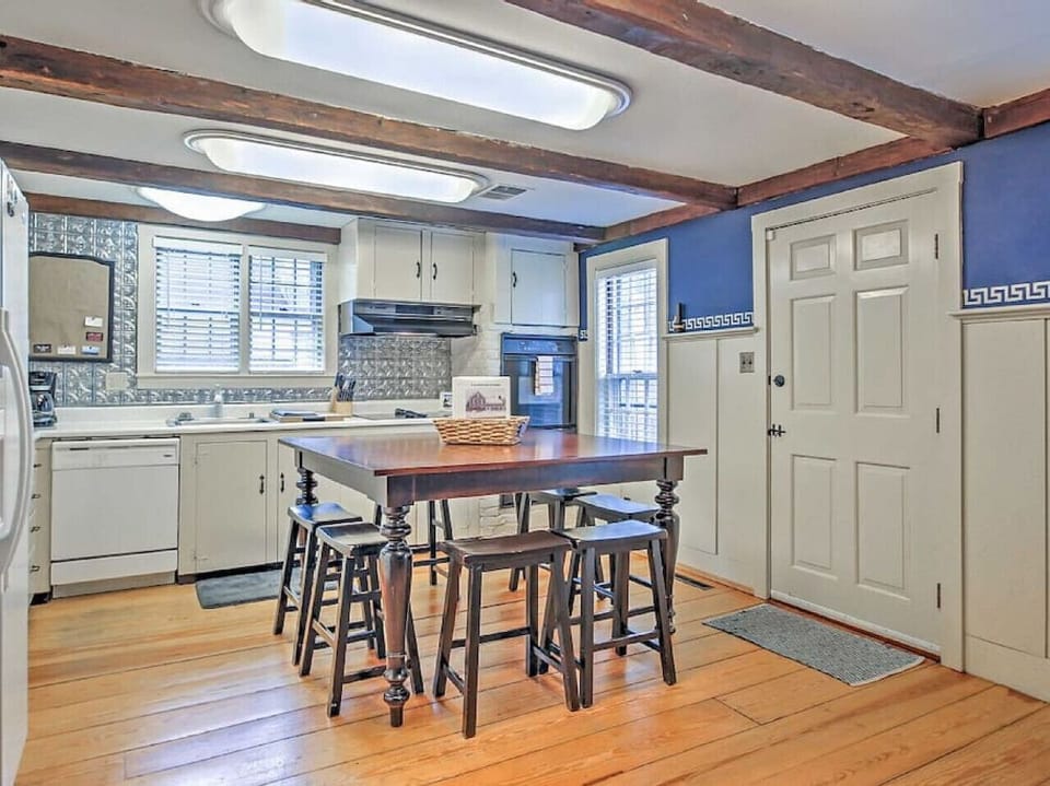 Nice open kitchen to gather with fireplace