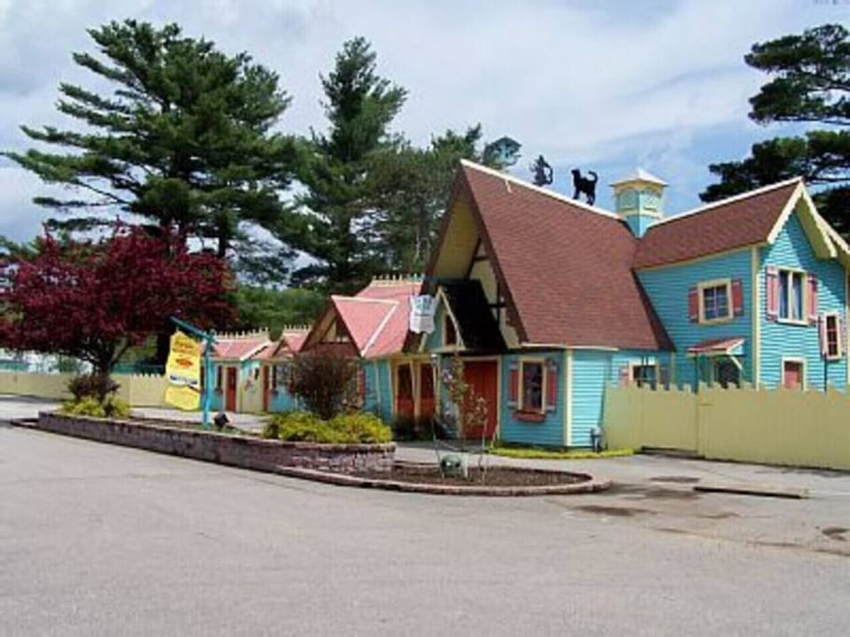 Short drive to story land, and future aquarium and all attractions