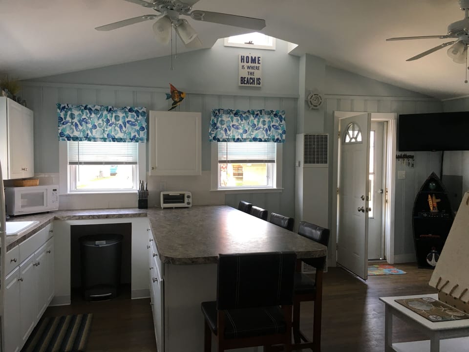 Eat in kitchen