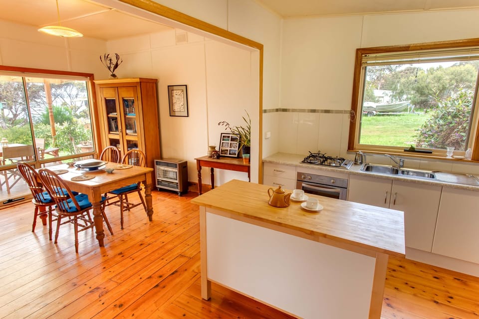 Open plan kitchen and dining room