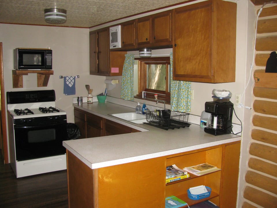 Fully equipped kitchen.