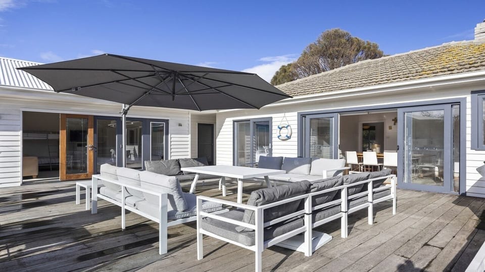 Outdoor lounge patio