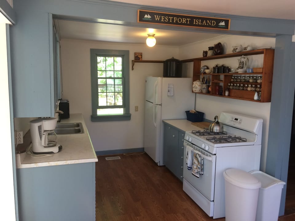 Cottage Kitchen with all the essentials.
