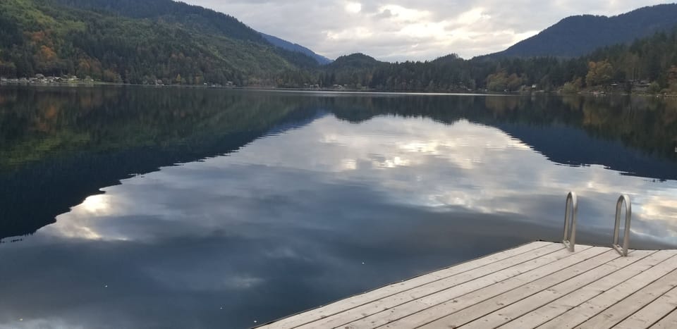 The large lower deck, directly on the water!