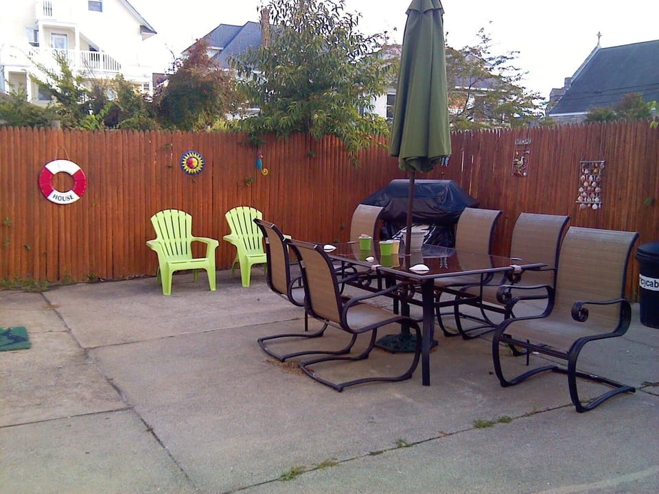 Back Yard
SS 'RELAX'