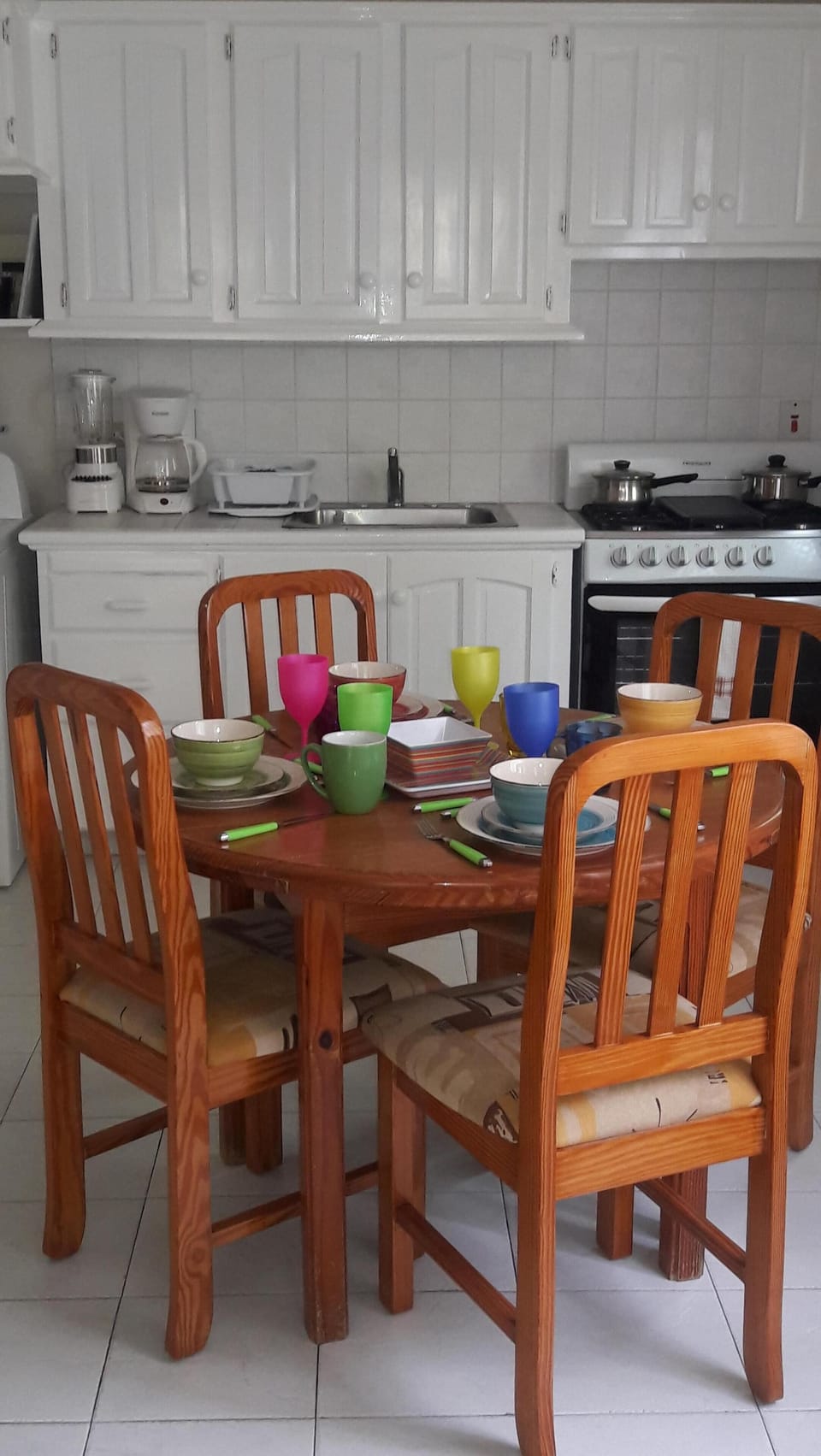 Dining table / kitchen
