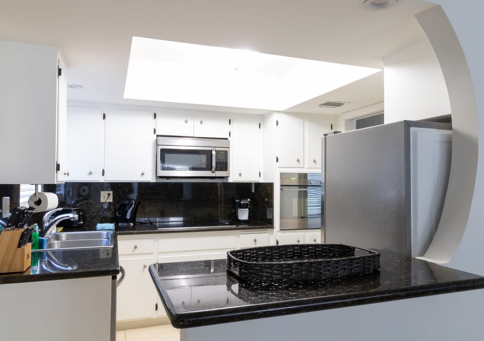 Fully stocked kitchen!