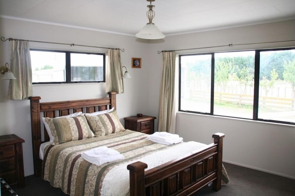 Camelia Bedroom (Sleeps 1 or 2)