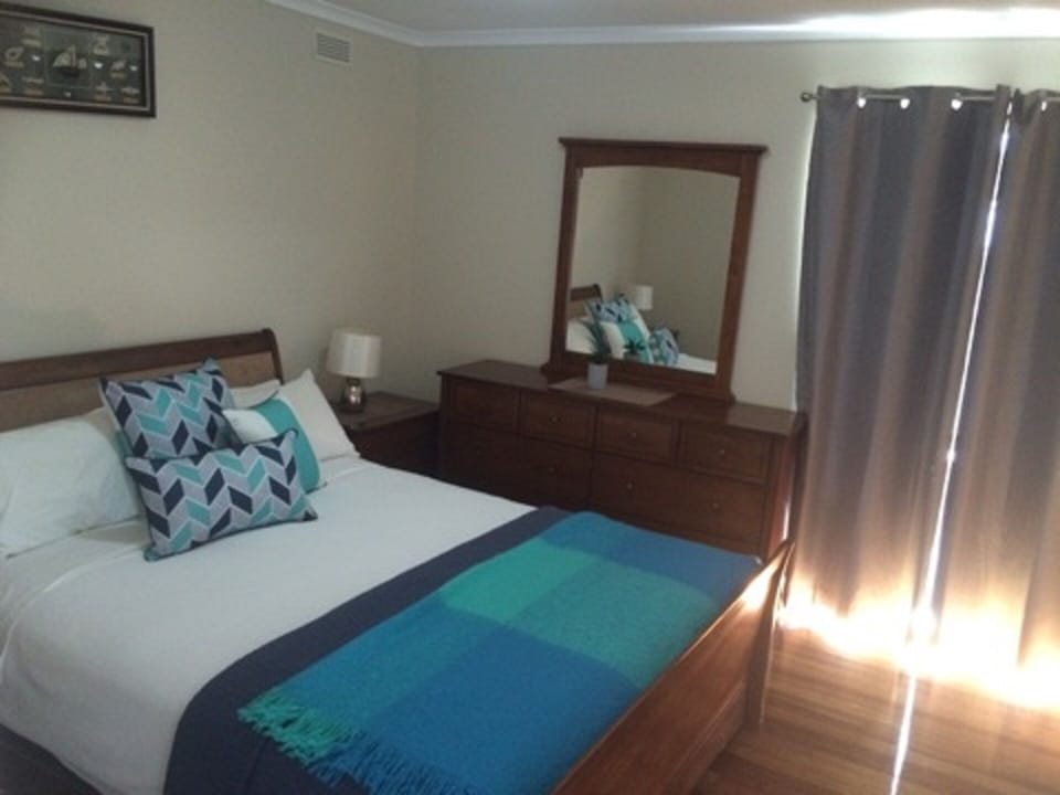 Master bedroom 1 queen with en-suite 