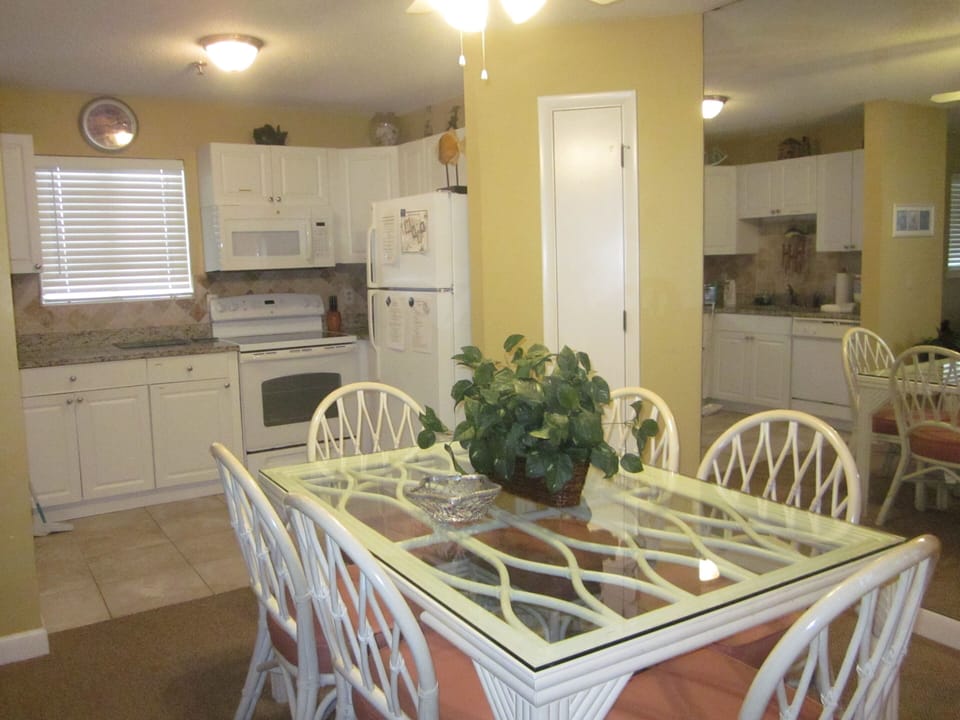 Good size dining table; seats 6 comfortably
