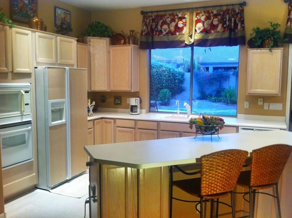 A Modern, Fully Equipped, Open Kitchen with Eating Area
