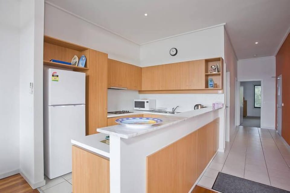Kitchen - now has new stainless steel refridgerator
