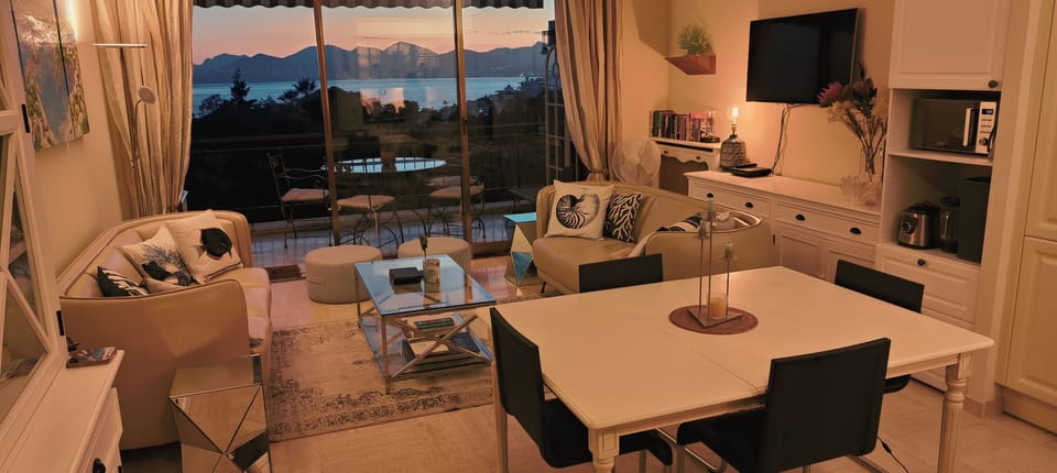 Lounge and dining area