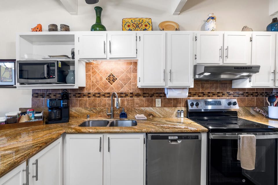 Stainless steel appliances, double sink with pull-out faucet & garbage disposal