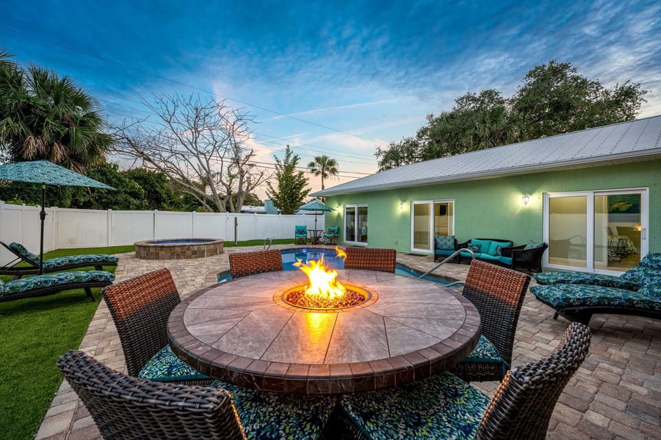 Fire pit table