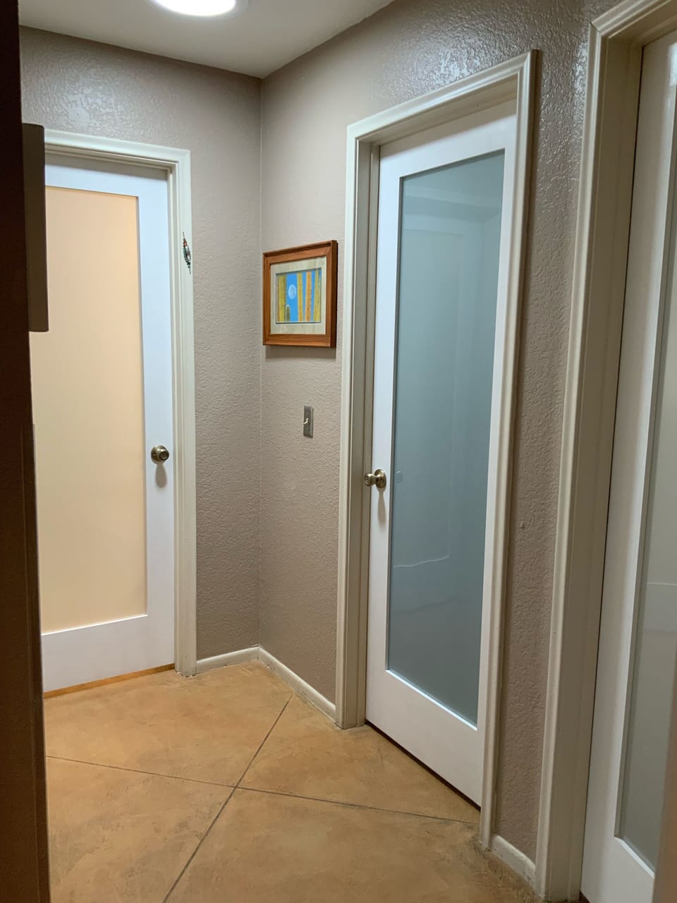 Hallway between 2 rooms