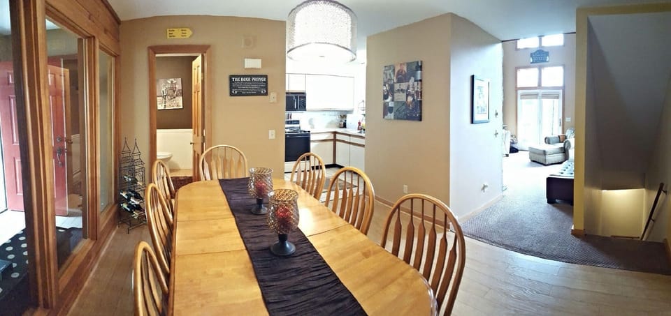 Dining room into kitchen