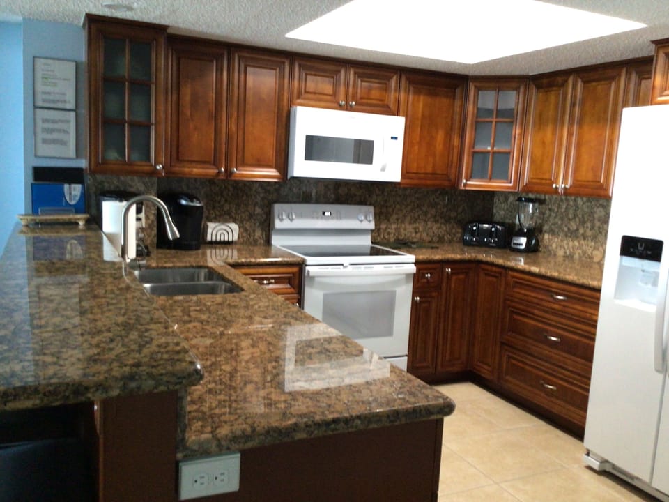 Full Kitchen