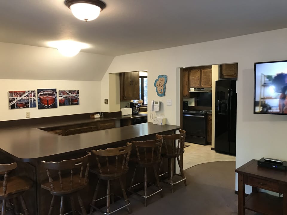 Middle Floor kitchen and dining area