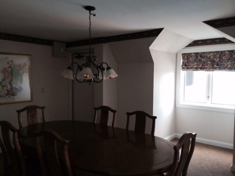 Newport Onshore dining room