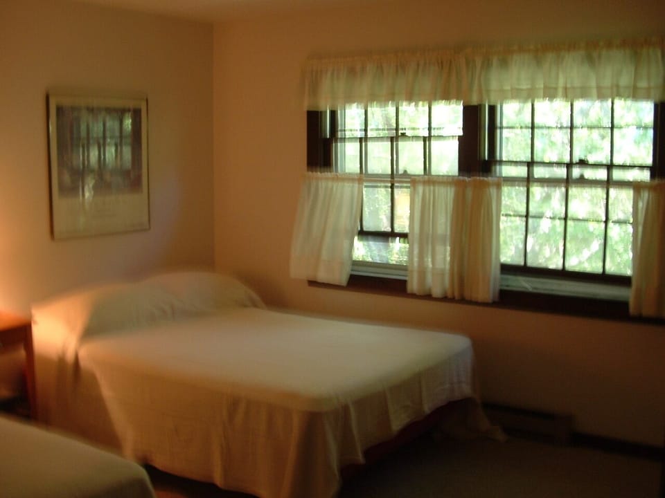 Guest room with 2 beds