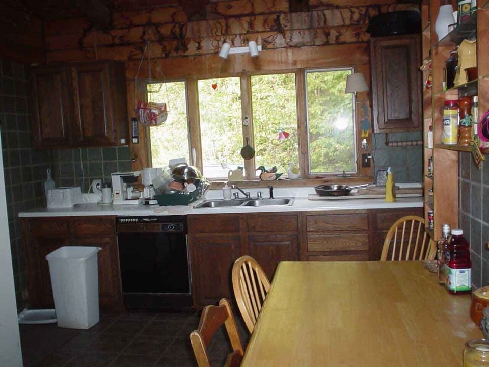Kitchen (main level)