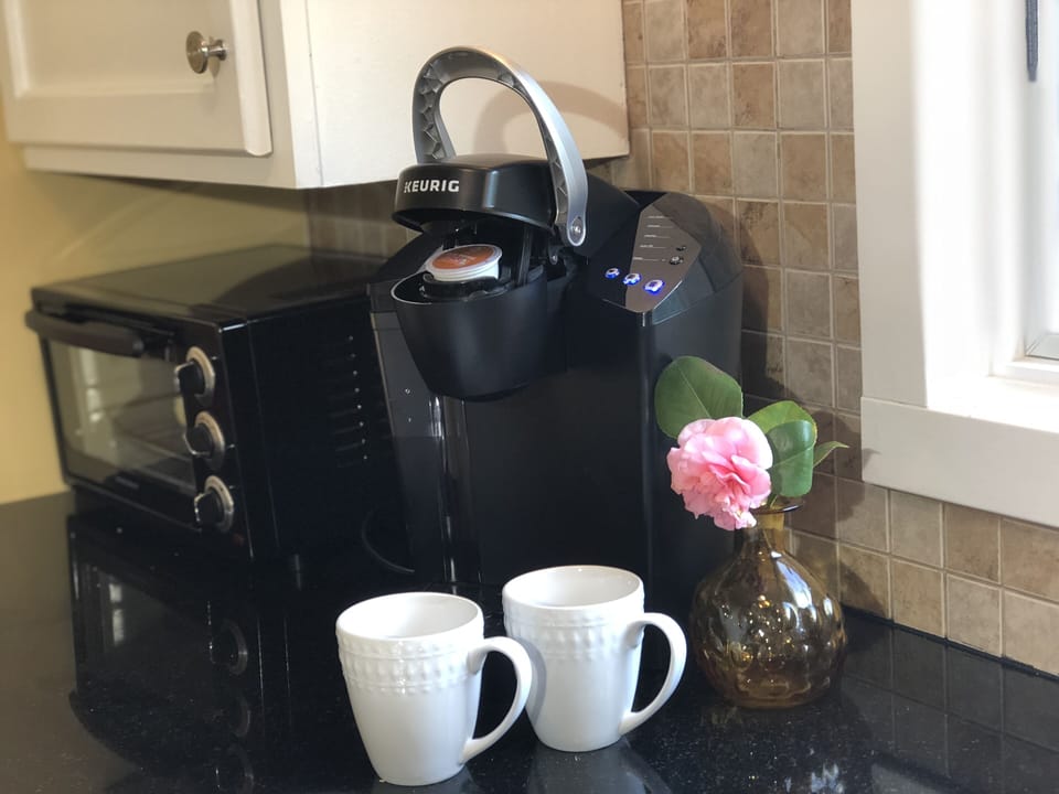 De Mar House features a Keurig Coffee system. Bring your favorite K Cups!