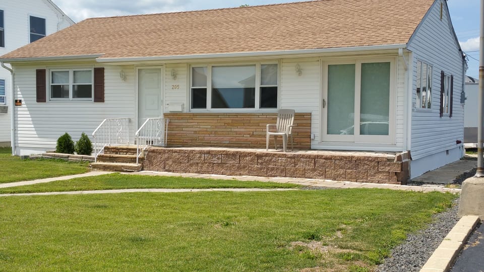 The Beach House with Resort Amenities!
Walk to Beach & Town