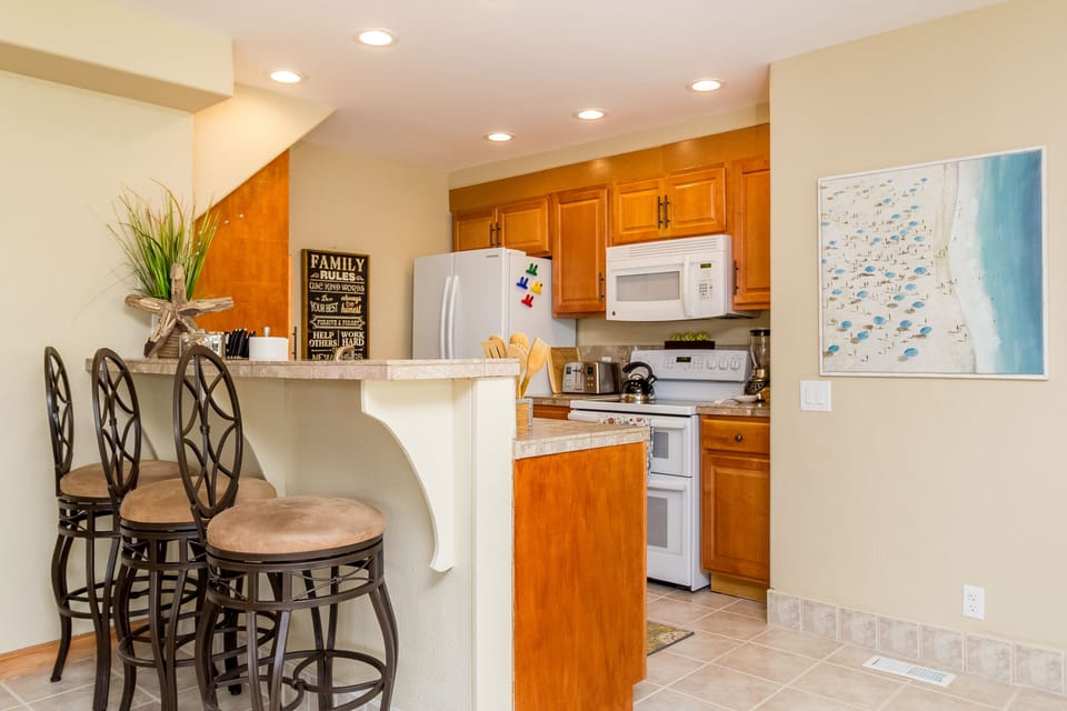 Kitchen with Kitchen Bar