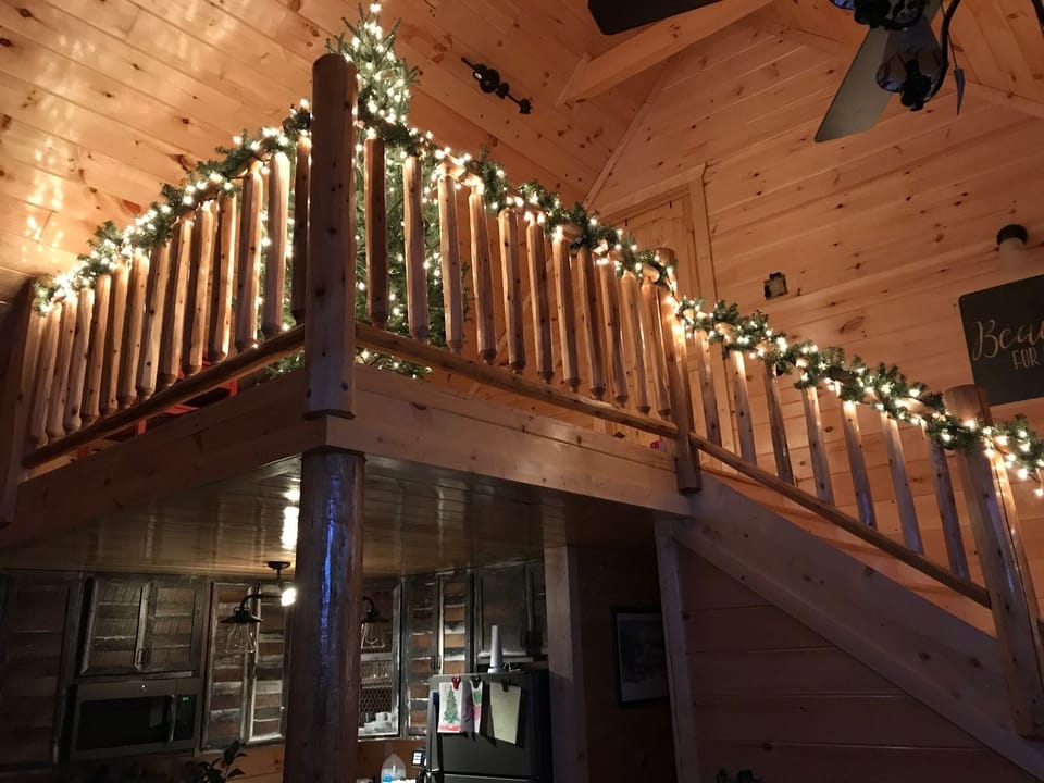 Enjoy reading and relaxing in our loft with an incredible view of Mt Le Conte! 