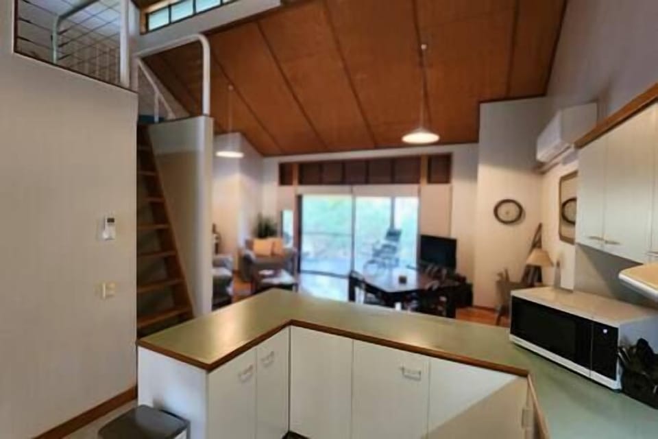 Cook and entertain (please note the loft steps).
