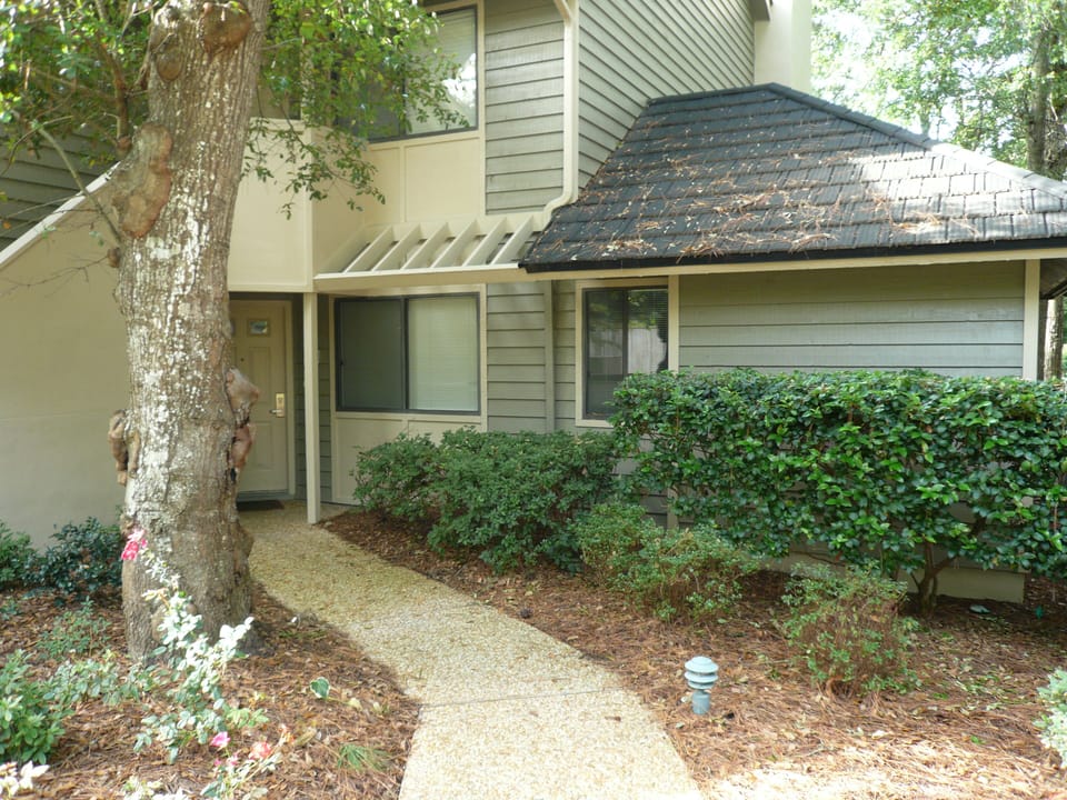 Front entrance to villa