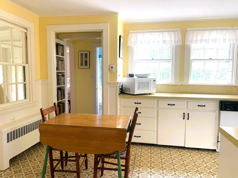 Eat-in Kitchen