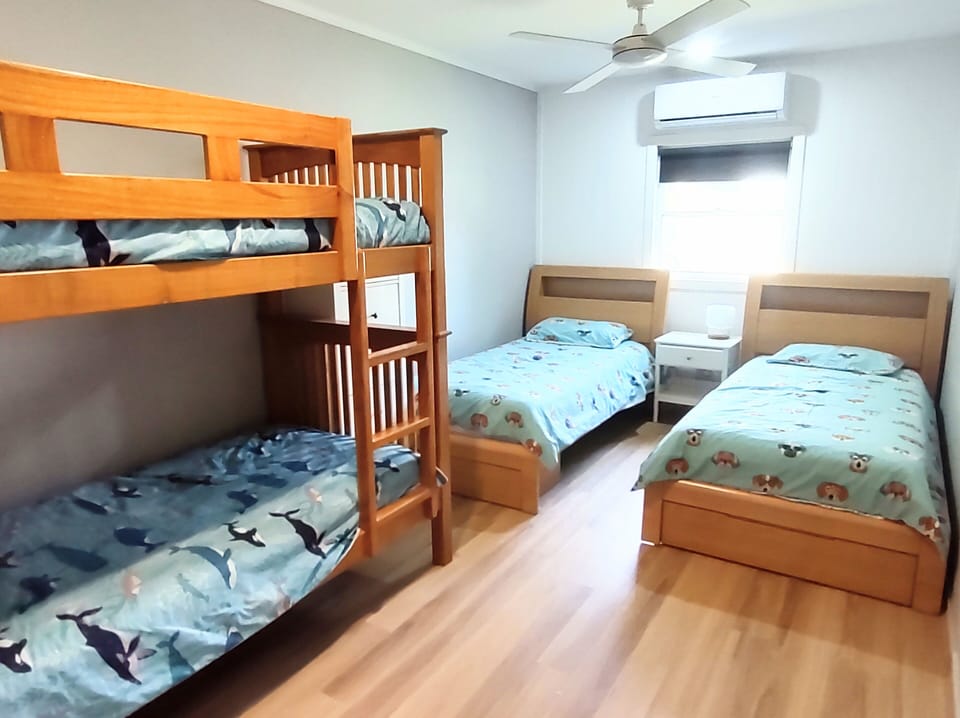 Sleeps 4 singles.  Air-conditioner.  NO bedsheets/pillowcases provided.
