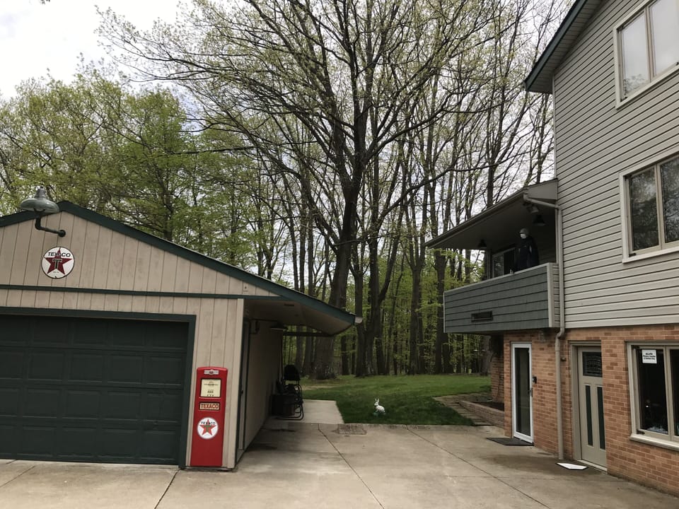 Entrance Rental Guest House 