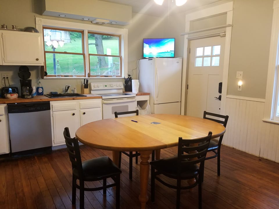 Kitchen 1 (We now have curtains) 