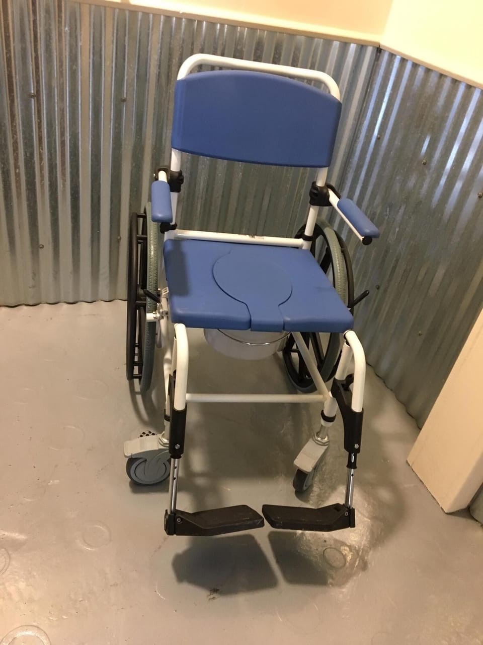 Roll in shower chair and commode.