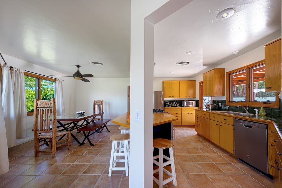 Dining/kitchen area
