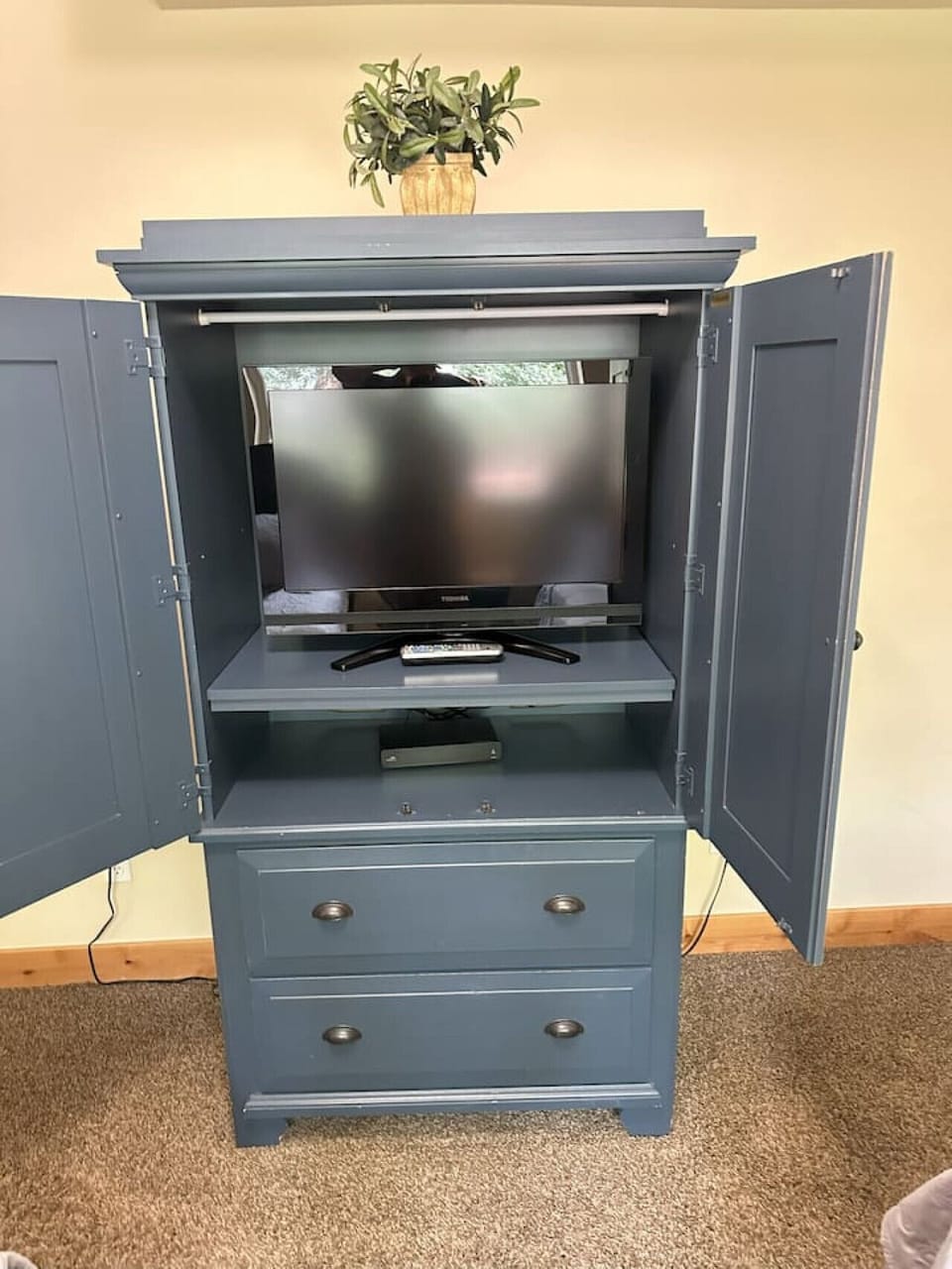 TV Bedroom 3