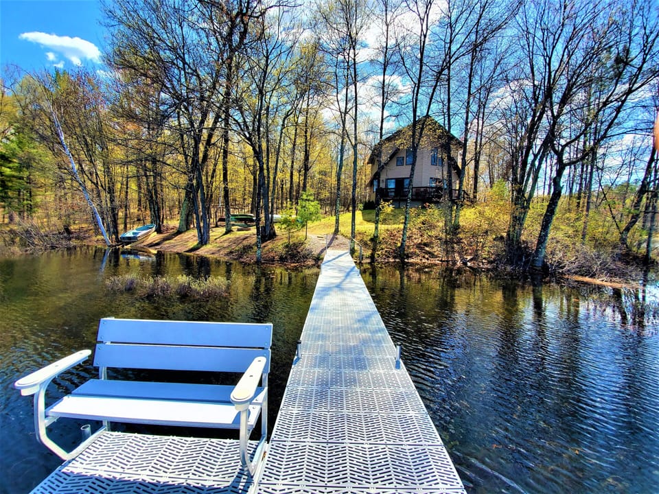 Beautiful secluded vacation home engulfed by nature!