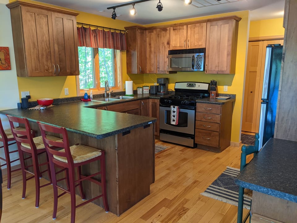 Full kitchen with stainless steel appliances & cookware