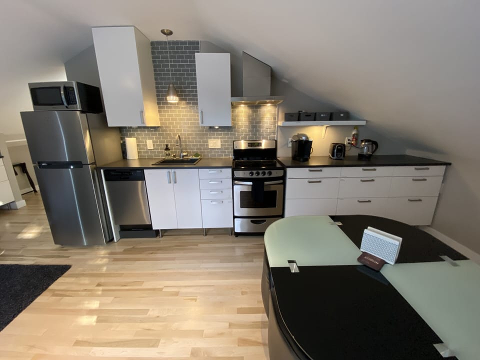 Kitchen, fully equipped.