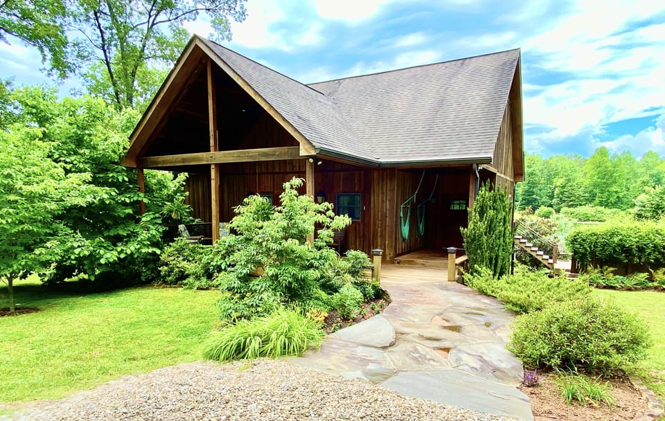 Welcome! Horseshoe Lake Cabin in Long Creek, South Carolina.