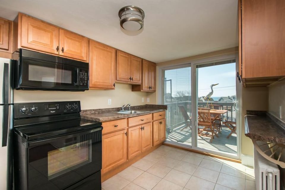 Third floor kitchen and deck