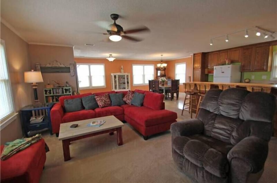 living room 32'TV/DVD flat screen