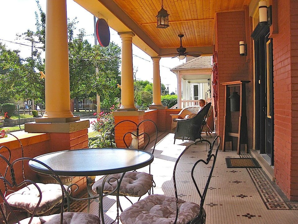 Expansive Southern front porch, feels like another room!