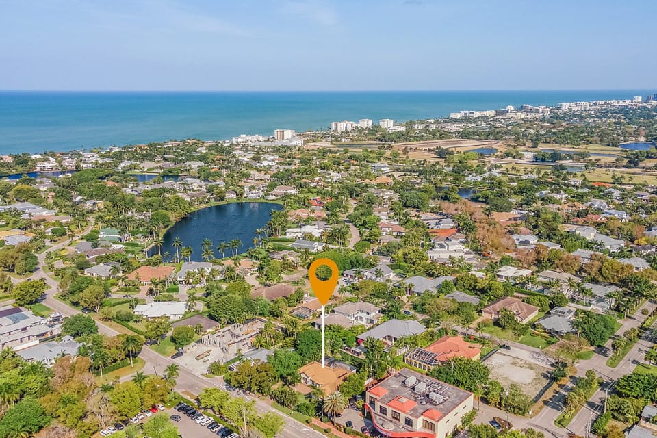 Just a 2 minutes by car to the beach 