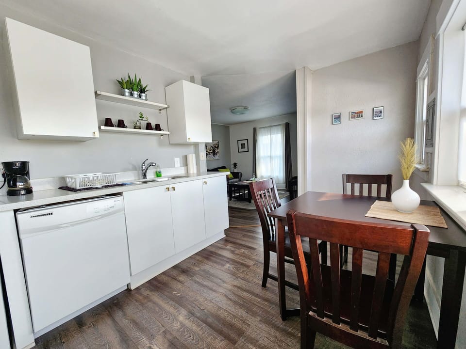 Eating area.

