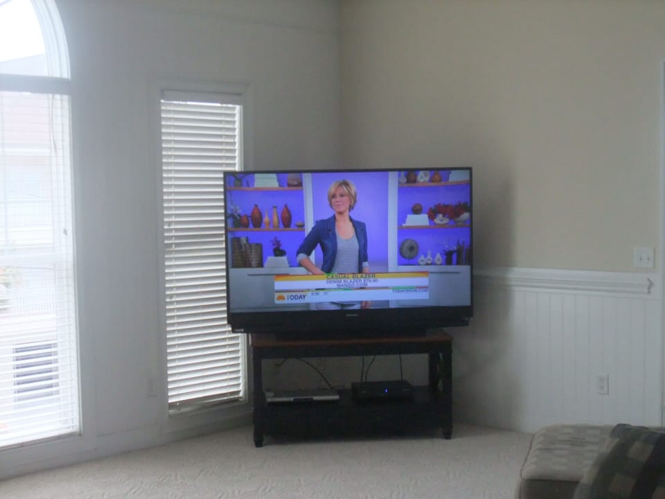65 inch screen TV