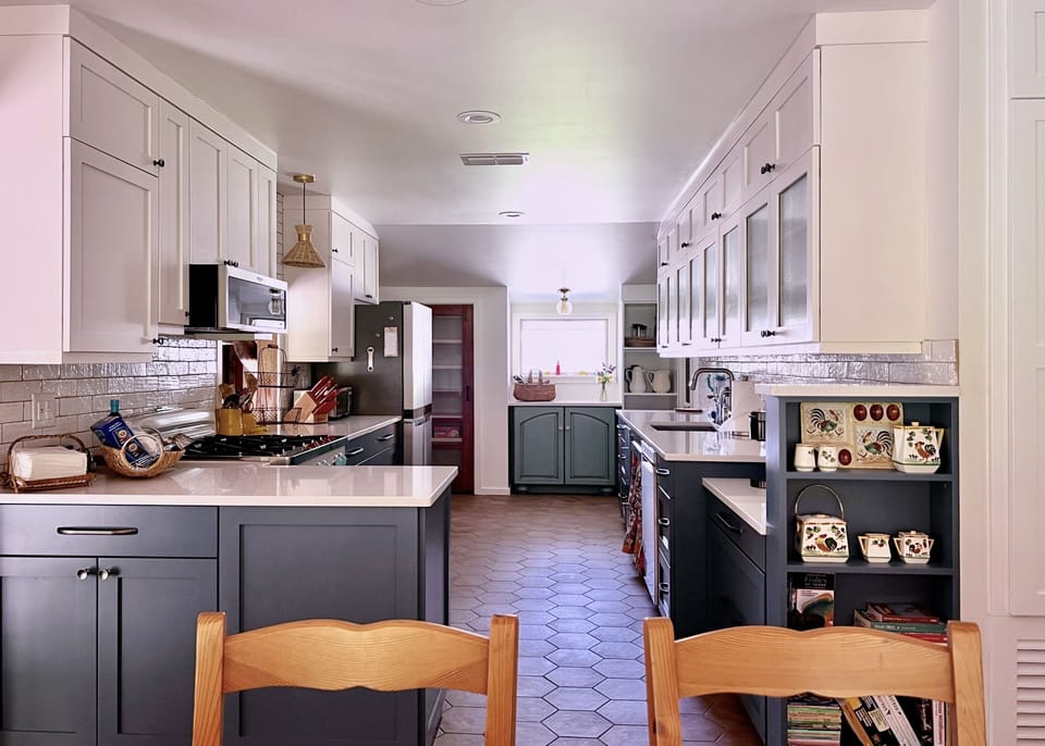 Equipment and dishes for a crowd!. Blender, crockpot, Kitchenaid mixer & more